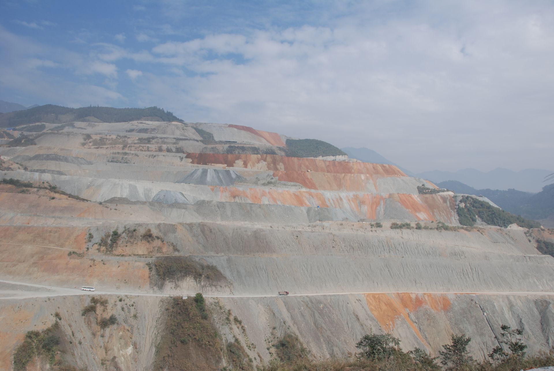 2010年矿山边坡状况