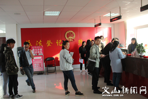 正月初十,新人领证忙