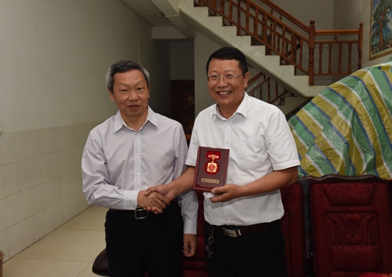 看望杨立海.JPG