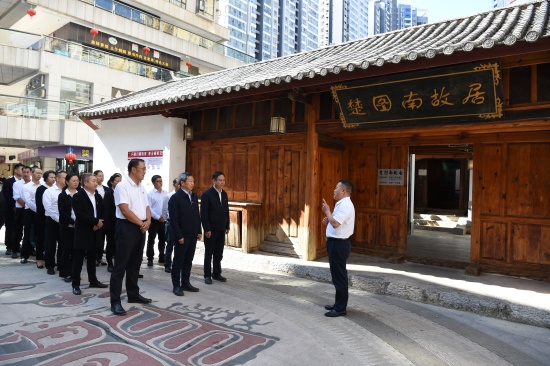参观2.jpg