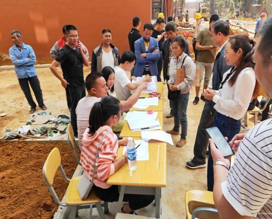 广南：新房钥匙分配现场.jpg