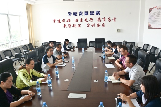 “情暖少数民族女孩项目”座谈会.jpg