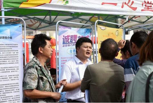 广南招聘会1.jpg