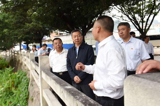 调研盘龙河治理.jpg