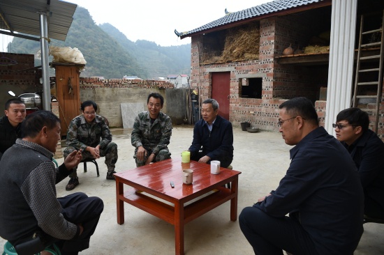 走访陆贤义.jpg