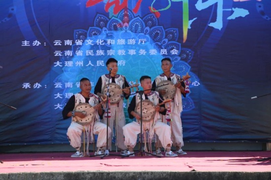 张氏4兄弟在演唱曲目《回家》.jpg
