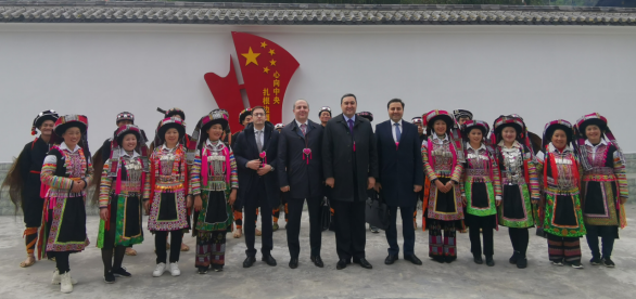 阿塞拜疆共和国驻华大使访问麻栗坡县并举行运动场捐赠仪式1124.png