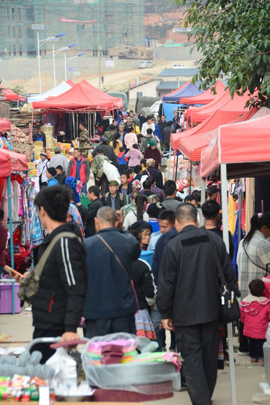 热闹的猛硐街.JPG
