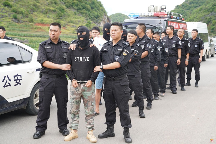 抓捕涉黑团伙犯罪嫌疑人.jpeg