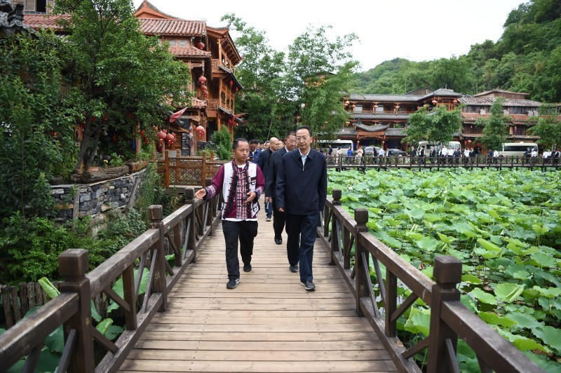 仙人洞村考察1.jpg