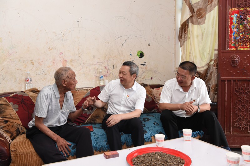 看望张小四.jpg