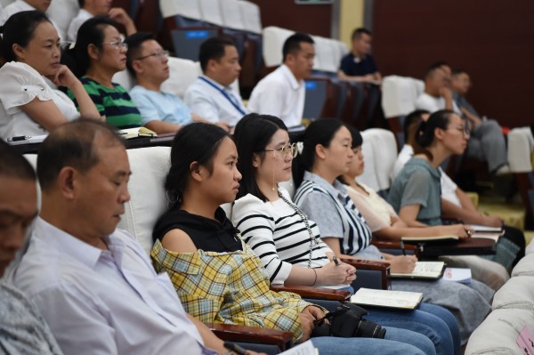 聆听报告.jpg