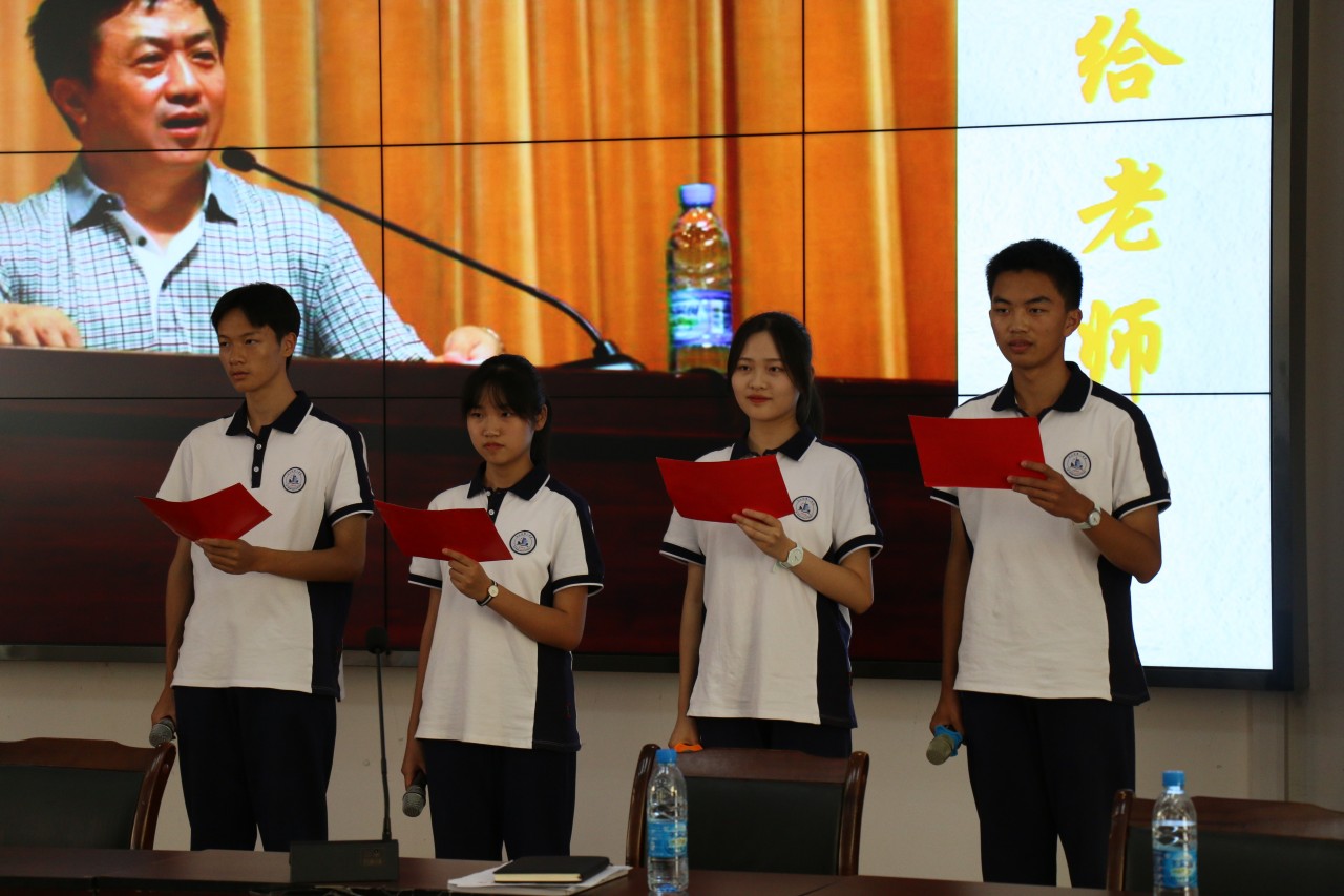 学生代表.JPG