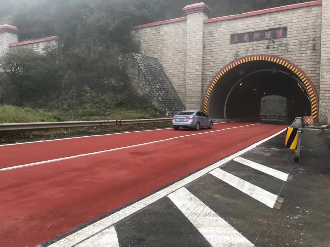 施工完毕广昆高速上角所隧道恢复正常通行