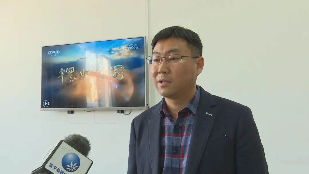 富宁县教体局副局长刘弟成说:"观看之后,我深受震动,感慨万千.