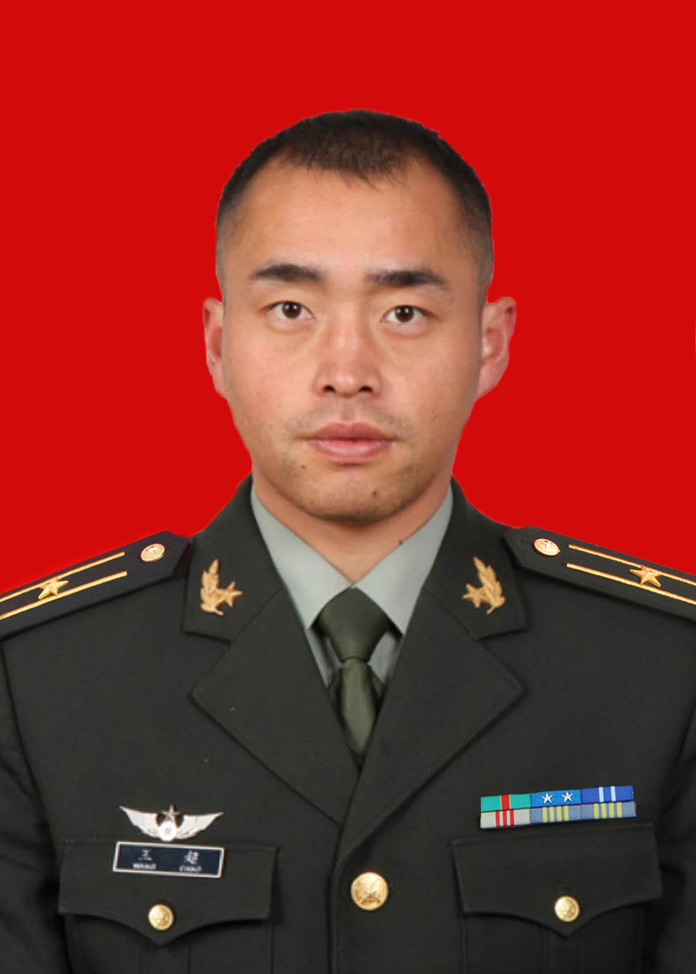 王超,男,汉族,中共党员,陆军某部军官,少校军衔.