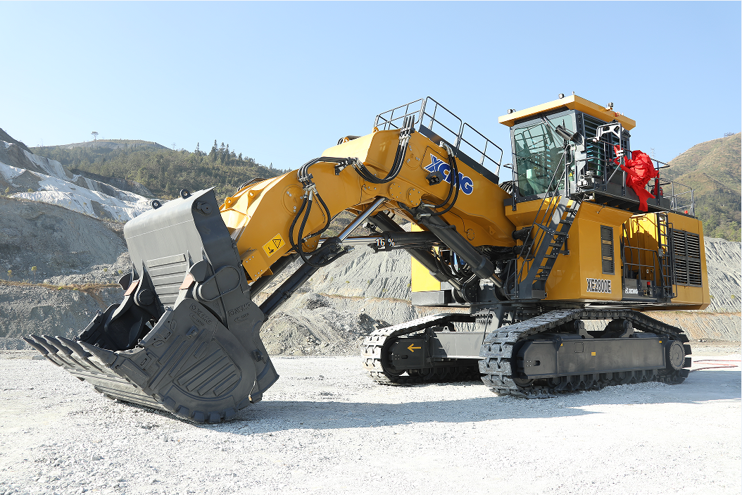 支持民族工业华联锌铟与徐工集团举行电铲交机仪式