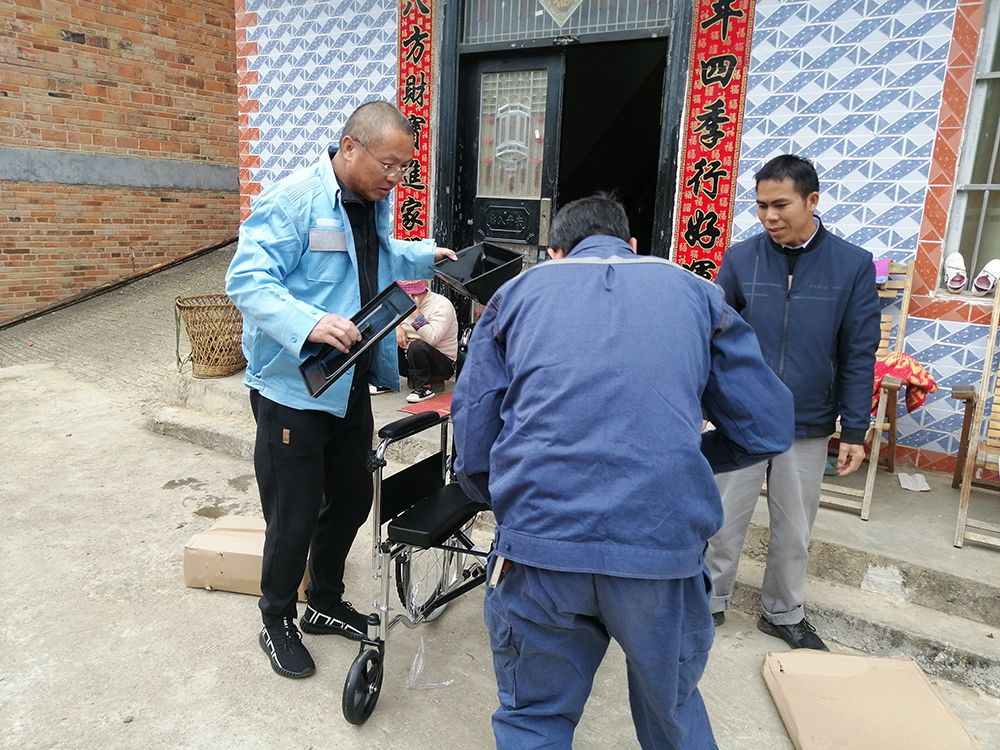 温暖广南板蚌驻村工作队员为残疾人申请轮椅