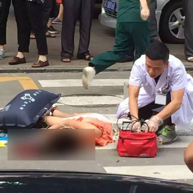 到底谁干的父母中年得子天降健身球砸死即将周岁女婴