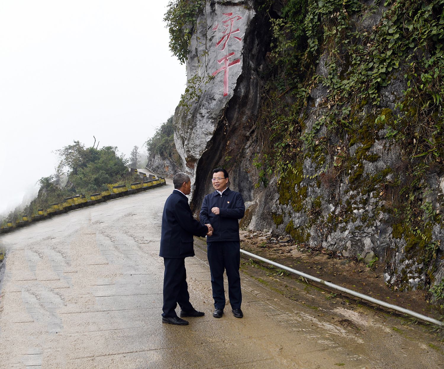 陈明回访西畴县岩头村苦干实干加油干团结奋斗开新局