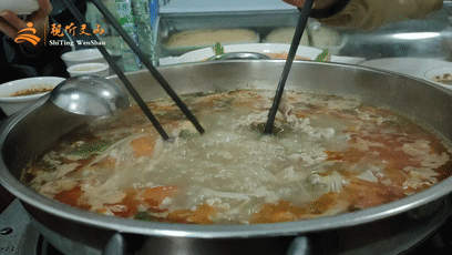 酸汤猪脚.gif