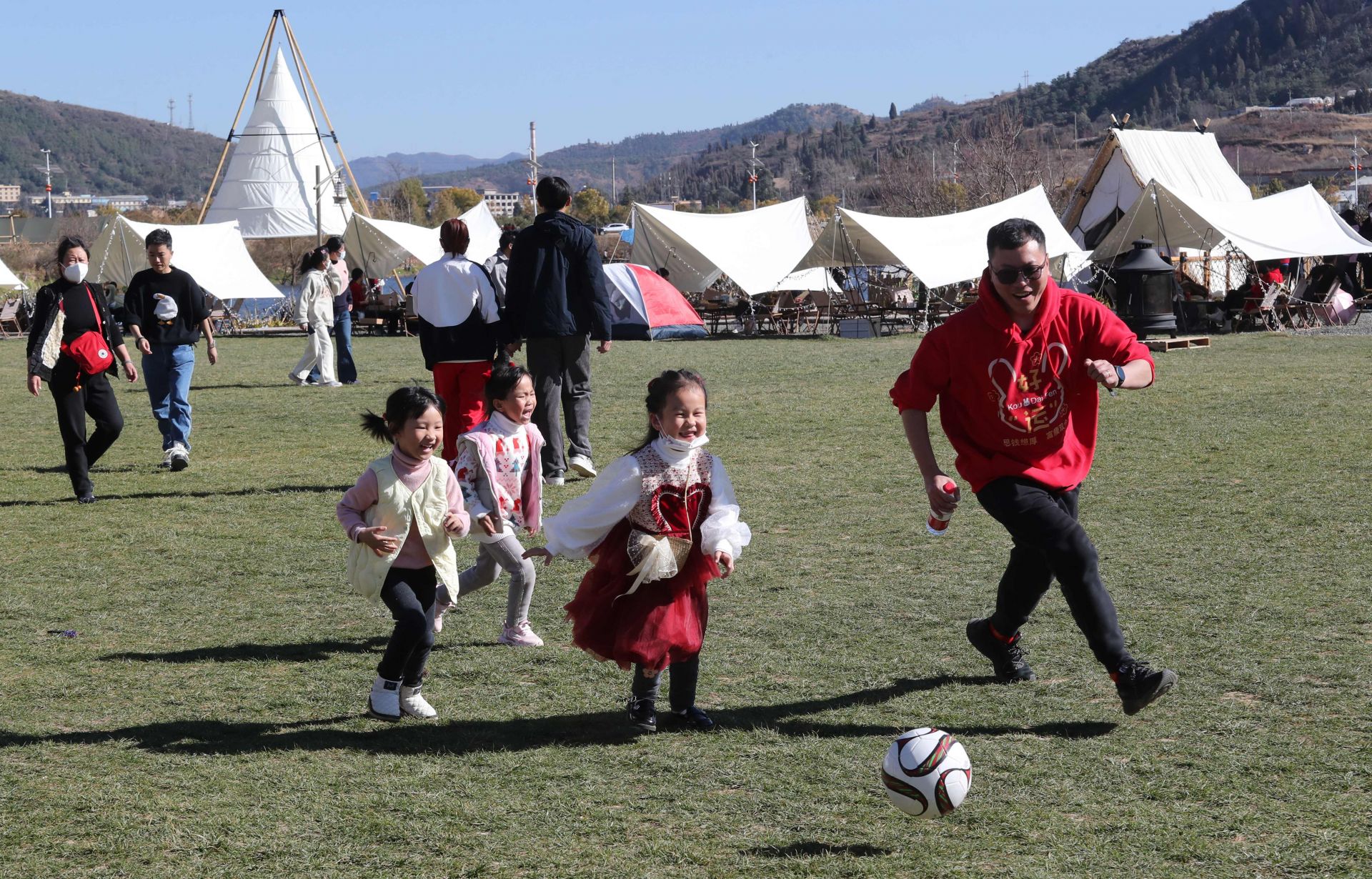乡村假日休闲文旅特色游“火出圈”(20836320)-20230505092602.jpg