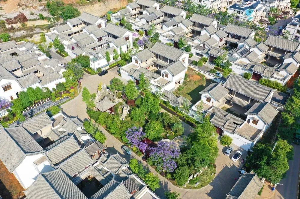 文山市：小区秀美如画12.jpg