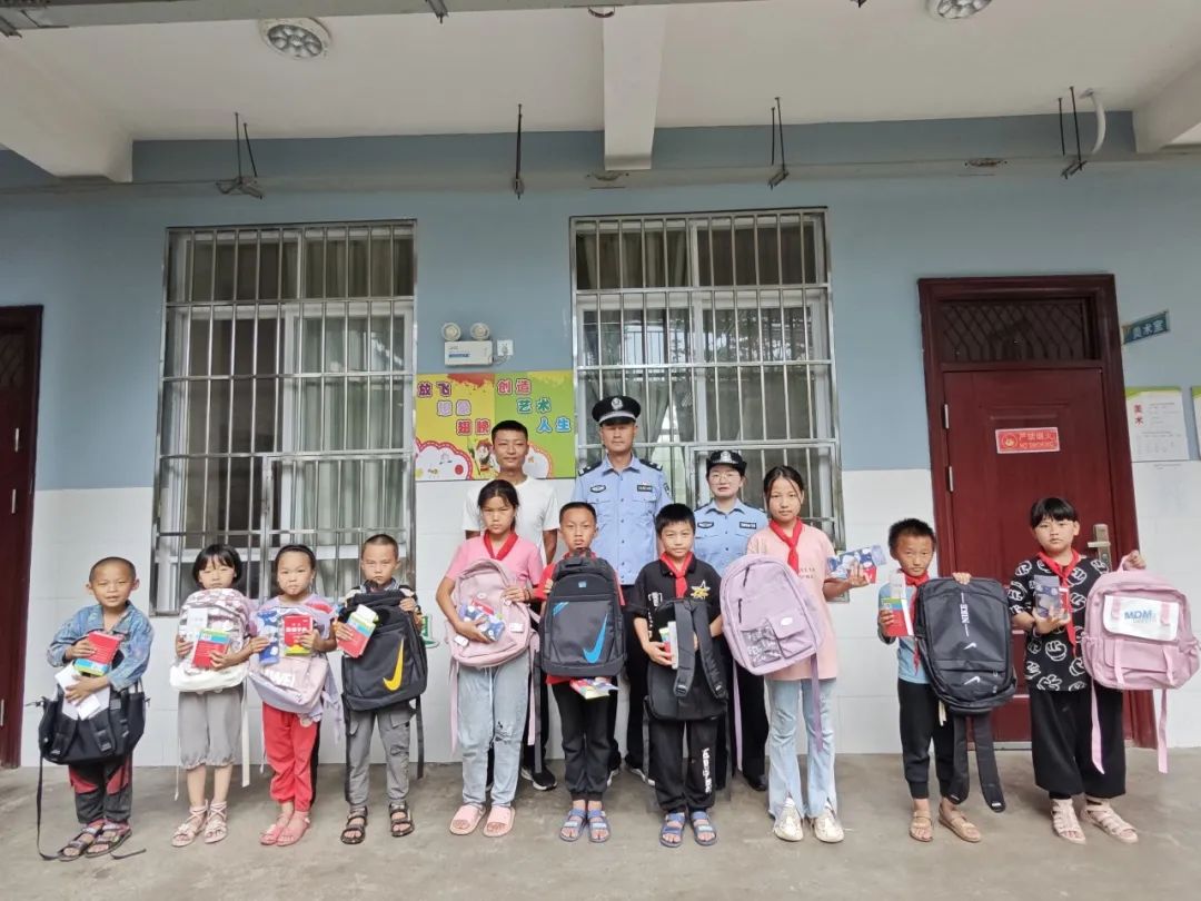 杨万分站3.jpg