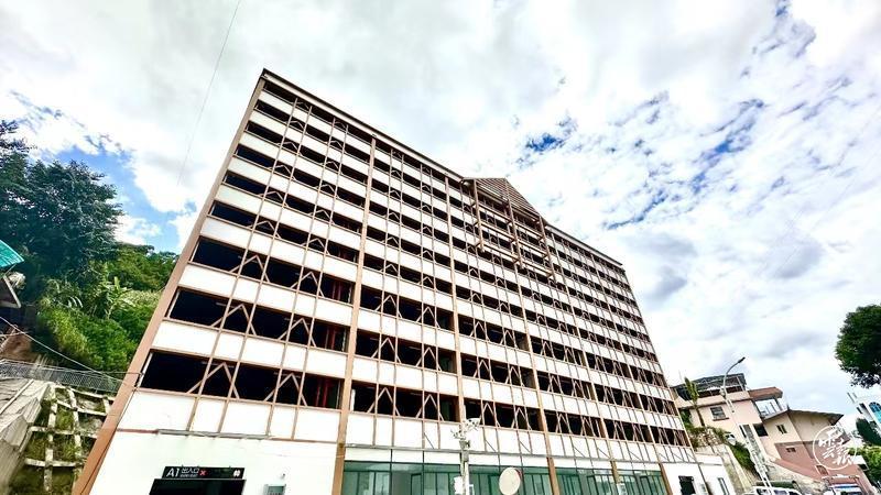 麻栗坡立体停车场.jpg
