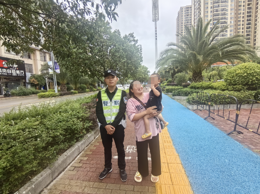 广南县公安局交警大队及时寻回走失儿童.png
