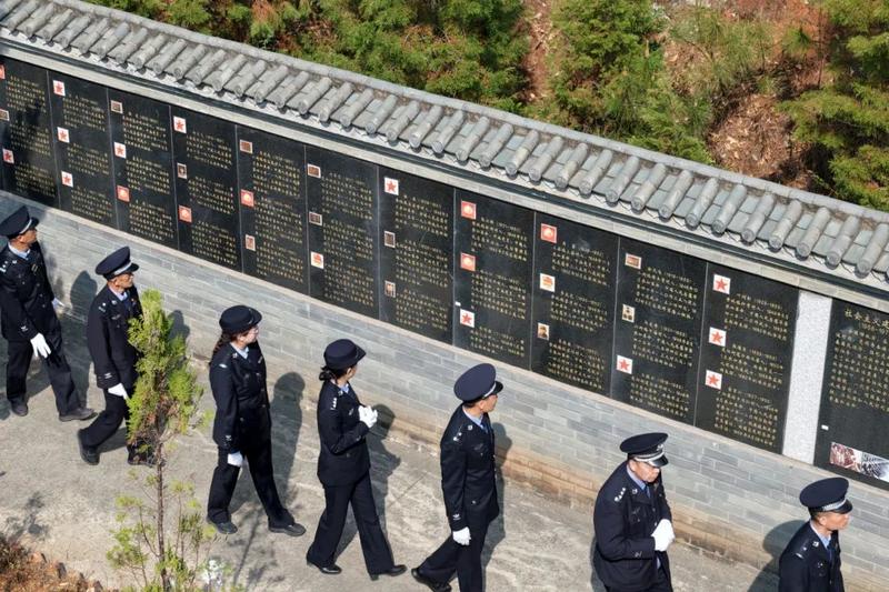 清明祭英烈：缅怀革命先烈 赓续红色血脉(40161336)-20250405101551.jpg