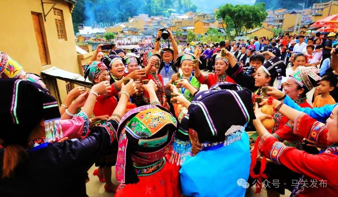 马洒欢迎您  民族团结一家亲.jpg