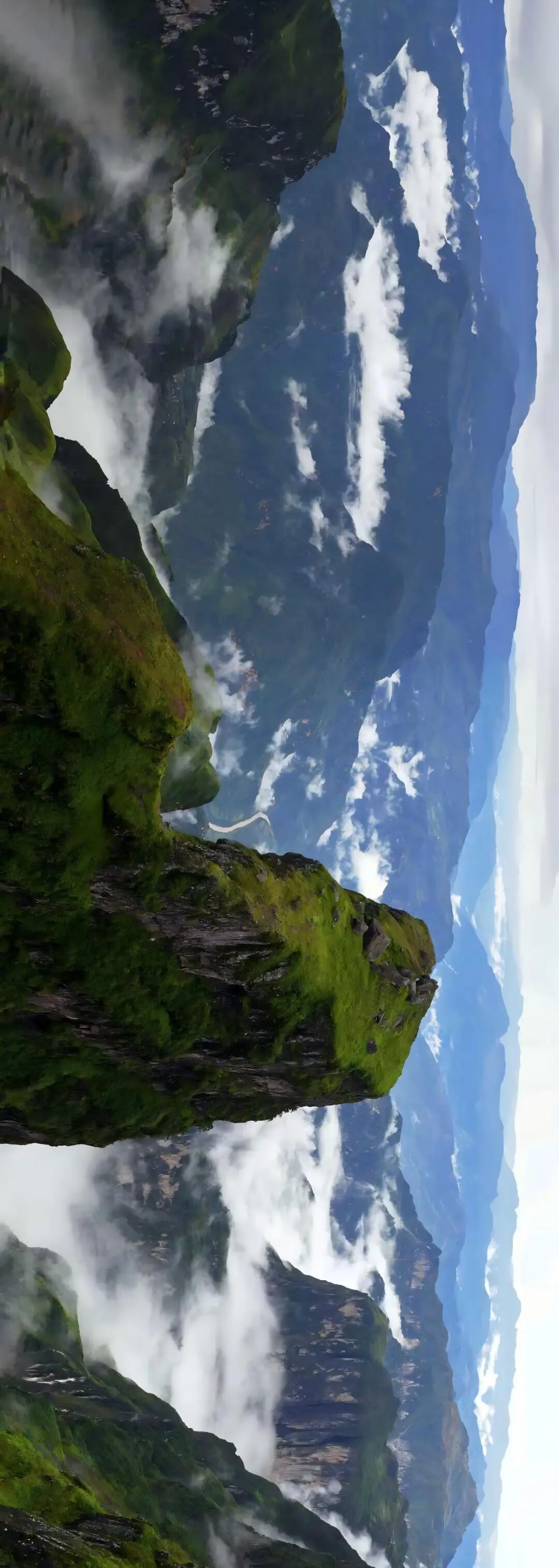 图片说明：昭通大山包上，云海掩映群峰。  郑远见 摄(1).jpg