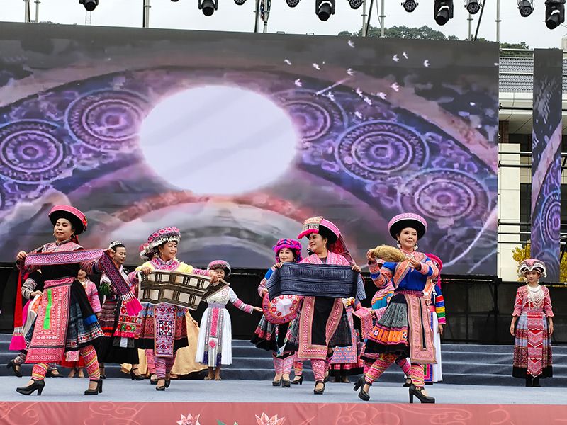 民族服饰展演。