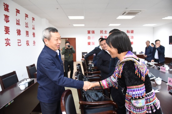 看望宣讲团成员.jpg
