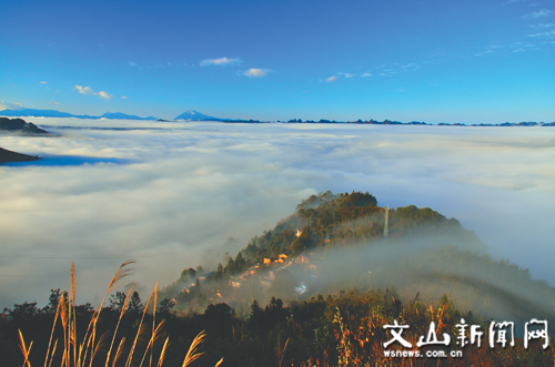 淡墨轻染云深处把酒醉看茨竹坝