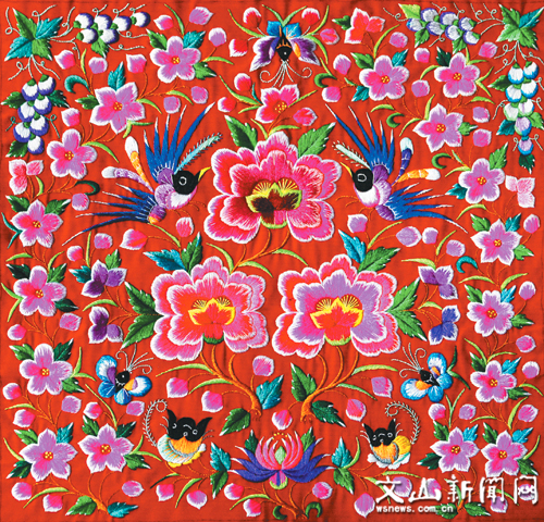 背带绣花-刘海春摄